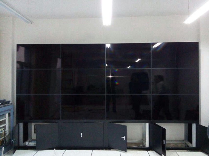 甘肅天?？h食品藥品監督管理局46寸3X4現場安裝